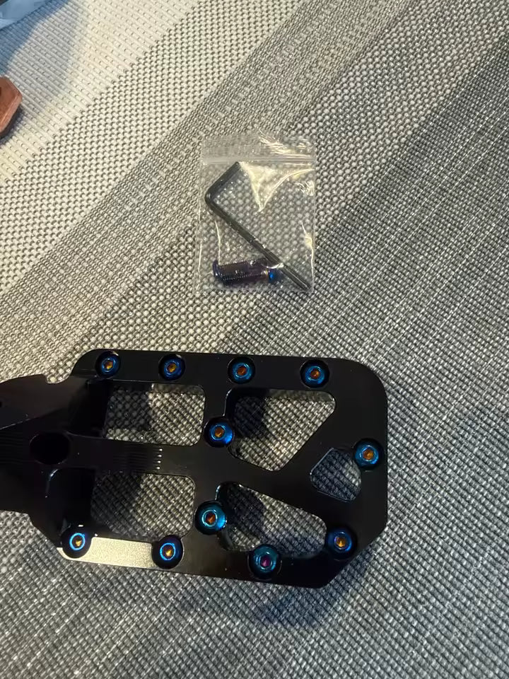 Sur-Ron LBX / LBS Wide Foot Pegs – Black / Titanium